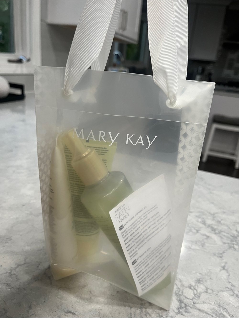 Mary Kay Satin Hands Pampering Set/Satin Smoothie Shea Scrub, shea Cream & Softn